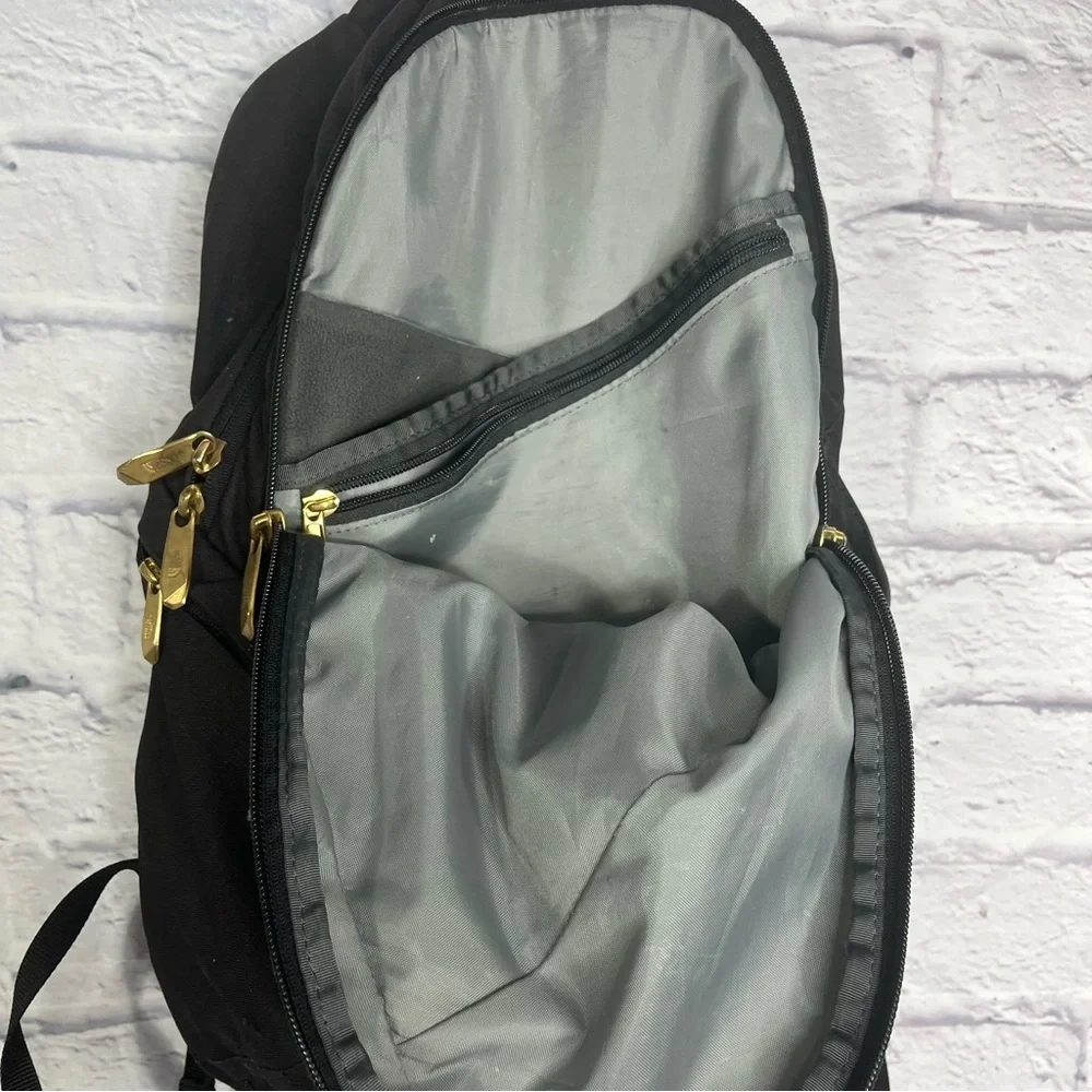 🎒🔥 Vintage The North Face Backpack – Distressed Street Style